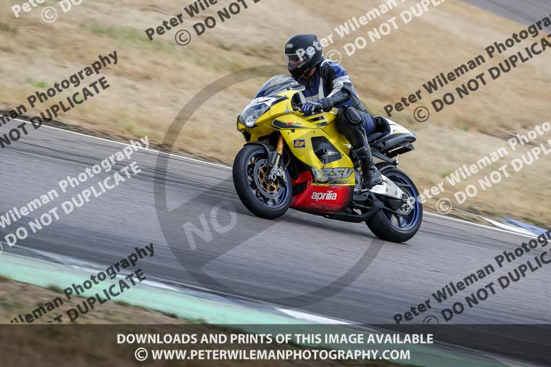 Rockingham no limits trackday;enduro digital images;event digital images;eventdigitalimages;no limits trackdays;peter wileman photography;racing digital images;rockingham raceway northamptonshire;rockingham trackday photographs;trackday digital images;trackday photos