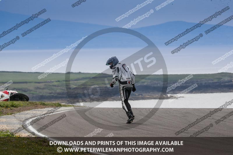 anglesey no limits trackday;anglesey photographs;anglesey trackday photographs;enduro digital images;event digital images;eventdigitalimages;no limits trackdays;peter wileman photography;racing digital images;trac mon;trackday digital images;trackday photos;ty croes