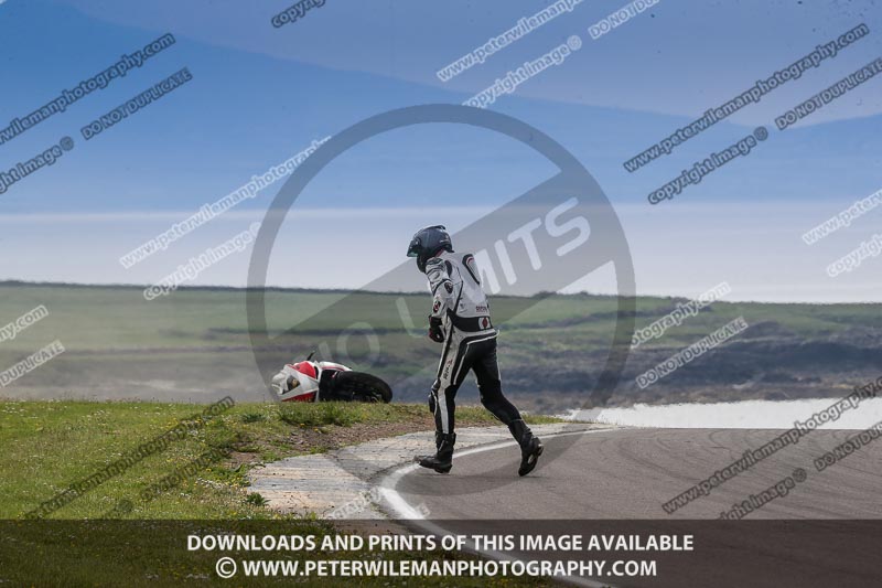 anglesey no limits trackday;anglesey photographs;anglesey trackday photographs;enduro digital images;event digital images;eventdigitalimages;no limits trackdays;peter wileman photography;racing digital images;trac mon;trackday digital images;trackday photos;ty croes