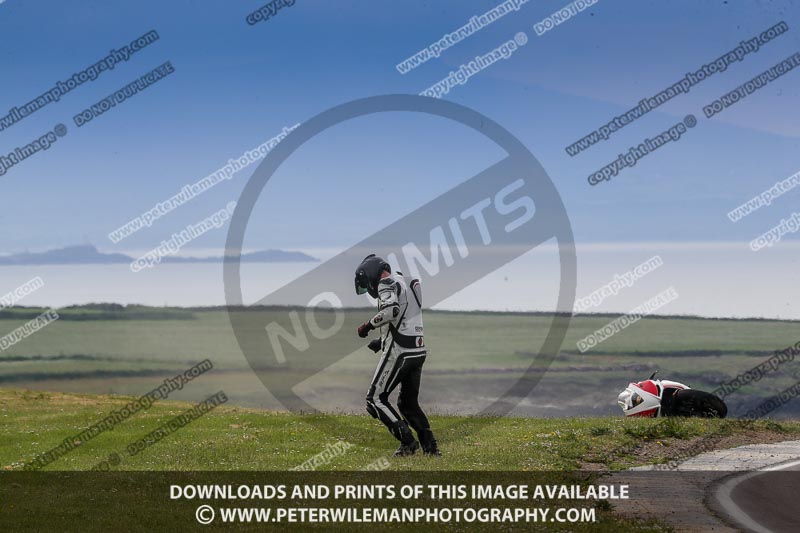 anglesey no limits trackday;anglesey photographs;anglesey trackday photographs;enduro digital images;event digital images;eventdigitalimages;no limits trackdays;peter wileman photography;racing digital images;trac mon;trackday digital images;trackday photos;ty croes