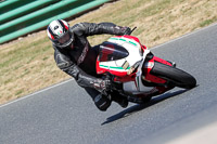 enduro-digital-images;event-digital-images;eventdigitalimages;mallory-park;mallory-park-photographs;mallory-park-trackday;mallory-park-trackday-photographs;no-limits-trackdays;peter-wileman-photography;racing-digital-images;trackday-digital-images;trackday-photos