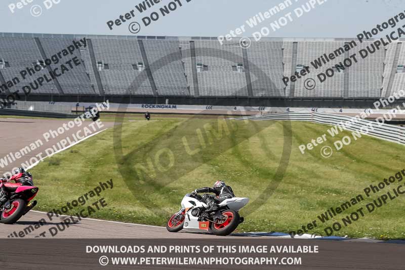 Rockingham no limits trackday;enduro digital images;event digital images;eventdigitalimages;no limits trackdays;peter wileman photography;racing digital images;rockingham raceway northamptonshire;rockingham trackday photographs;trackday digital images;trackday photos