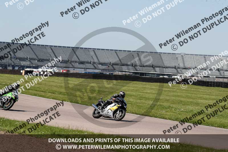 Rockingham no limits trackday;enduro digital images;event digital images;eventdigitalimages;no limits trackdays;peter wileman photography;racing digital images;rockingham raceway northamptonshire;rockingham trackday photographs;trackday digital images;trackday photos