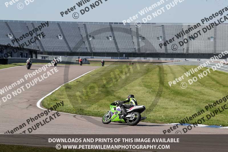 Rockingham no limits trackday;enduro digital images;event digital images;eventdigitalimages;no limits trackdays;peter wileman photography;racing digital images;rockingham raceway northamptonshire;rockingham trackday photographs;trackday digital images;trackday photos