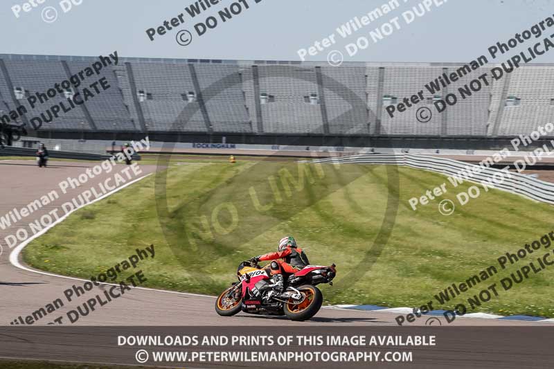Rockingham no limits trackday;enduro digital images;event digital images;eventdigitalimages;no limits trackdays;peter wileman photography;racing digital images;rockingham raceway northamptonshire;rockingham trackday photographs;trackday digital images;trackday photos