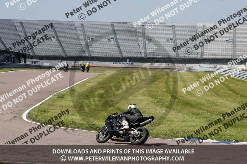 Rockingham no limits trackday;enduro digital images;event digital images;eventdigitalimages;no limits trackdays;peter wileman photography;racing digital images;rockingham raceway northamptonshire;rockingham trackday photographs;trackday digital images;trackday photos