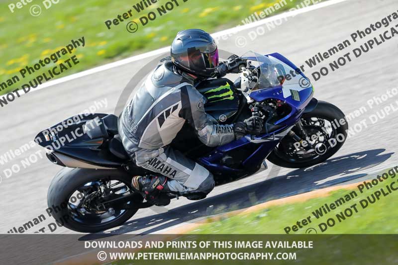 Rockingham no limits trackday;enduro digital images;event digital images;eventdigitalimages;no limits trackdays;peter wileman photography;racing digital images;rockingham raceway northamptonshire;rockingham trackday photographs;trackday digital images;trackday photos