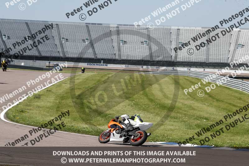 Rockingham no limits trackday;enduro digital images;event digital images;eventdigitalimages;no limits trackdays;peter wileman photography;racing digital images;rockingham raceway northamptonshire;rockingham trackday photographs;trackday digital images;trackday photos