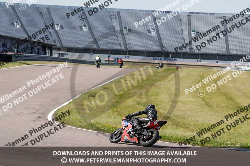 Rockingham no limits trackday;enduro digital images;event digital images;eventdigitalimages;no limits trackdays;peter wileman photography;racing digital images;rockingham raceway northamptonshire;rockingham trackday photographs;trackday digital images;trackday photos