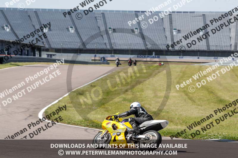 Rockingham no limits trackday;enduro digital images;event digital images;eventdigitalimages;no limits trackdays;peter wileman photography;racing digital images;rockingham raceway northamptonshire;rockingham trackday photographs;trackday digital images;trackday photos