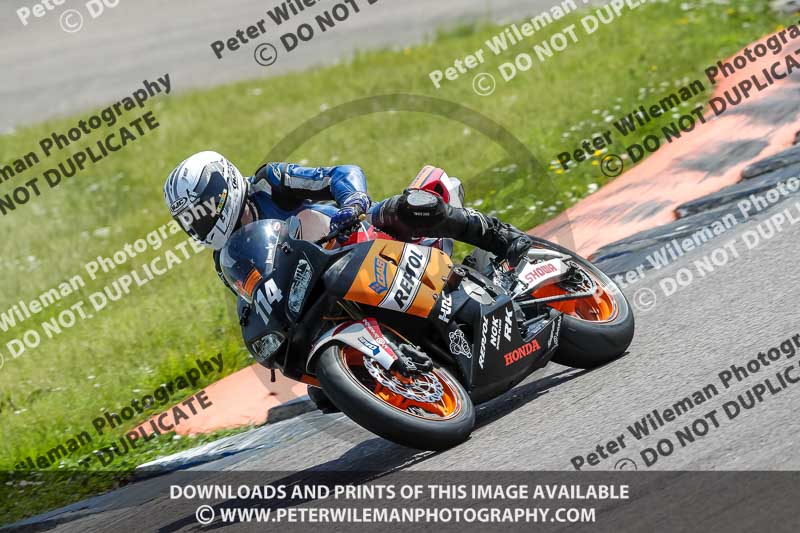 Rockingham no limits trackday;enduro digital images;event digital images;eventdigitalimages;no limits trackdays;peter wileman photography;racing digital images;rockingham raceway northamptonshire;rockingham trackday photographs;trackday digital images;trackday photos