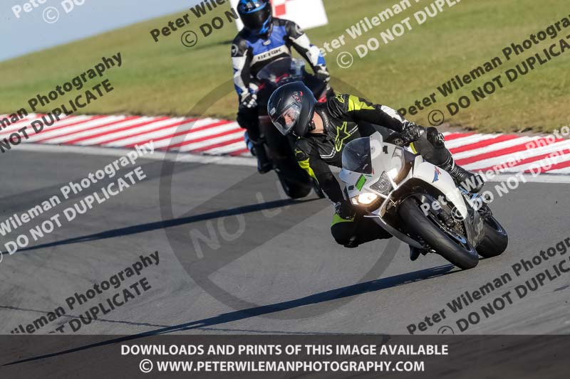 donington no limits trackday;donington park photographs;donington trackday photographs;no limits trackdays;peter wileman photography;trackday digital images;trackday photos