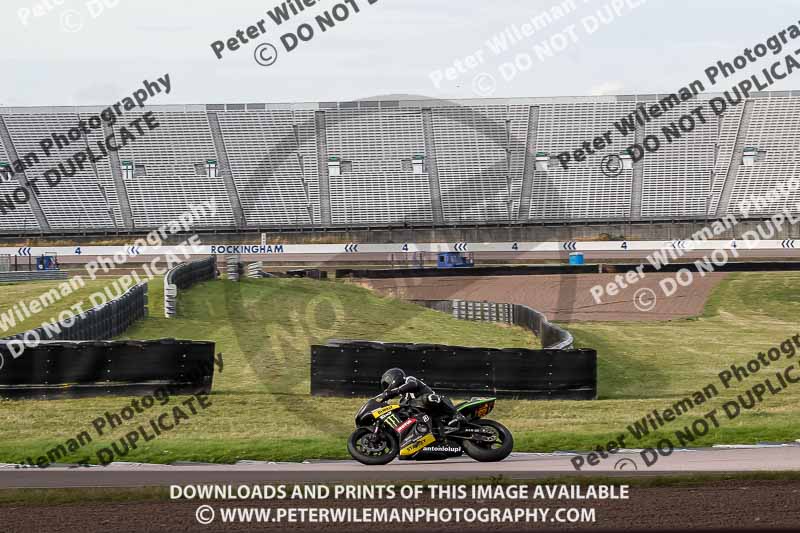 Rockingham no limits trackday;enduro digital images;event digital images;eventdigitalimages;no limits trackdays;peter wileman photography;racing digital images;rockingham raceway northamptonshire;rockingham trackday photographs;trackday digital images;trackday photos