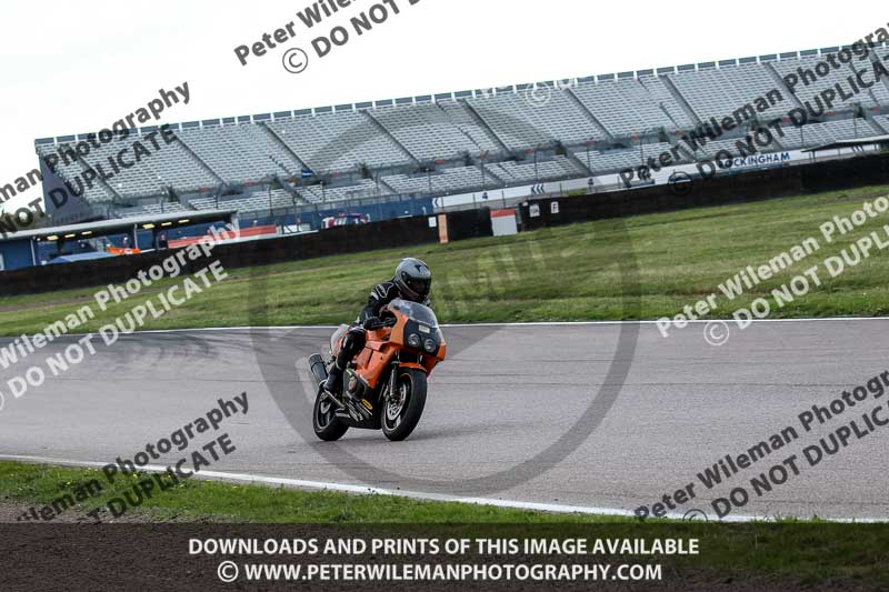 Rockingham no limits trackday;enduro digital images;event digital images;eventdigitalimages;no limits trackdays;peter wileman photography;racing digital images;rockingham raceway northamptonshire;rockingham trackday photographs;trackday digital images;trackday photos