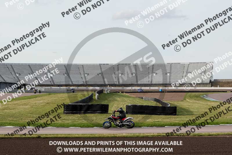 Rockingham no limits trackday;enduro digital images;event digital images;eventdigitalimages;no limits trackdays;peter wileman photography;racing digital images;rockingham raceway northamptonshire;rockingham trackday photographs;trackday digital images;trackday photos