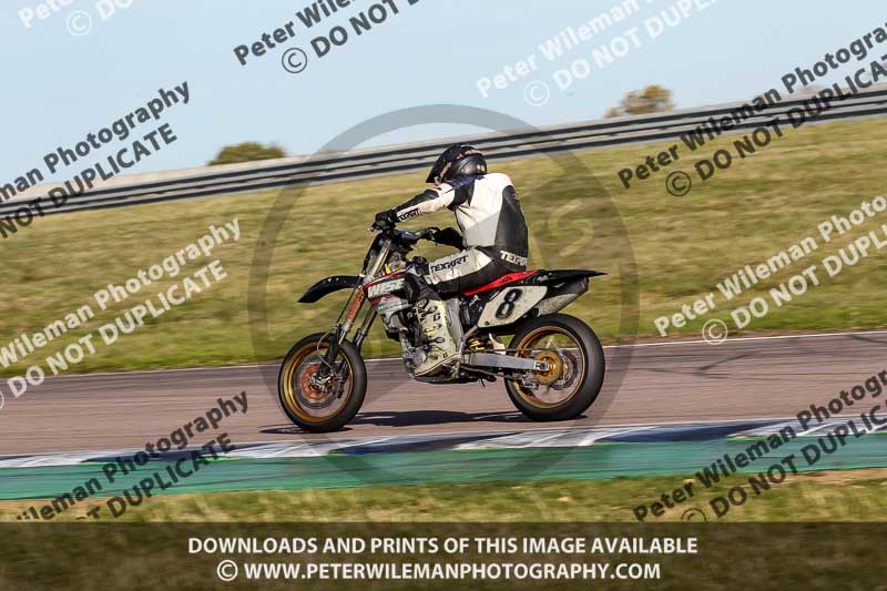 Rockingham no limits trackday;enduro digital images;event digital images;eventdigitalimages;no limits trackdays;peter wileman photography;racing digital images;rockingham raceway northamptonshire;rockingham trackday photographs;trackday digital images;trackday photos