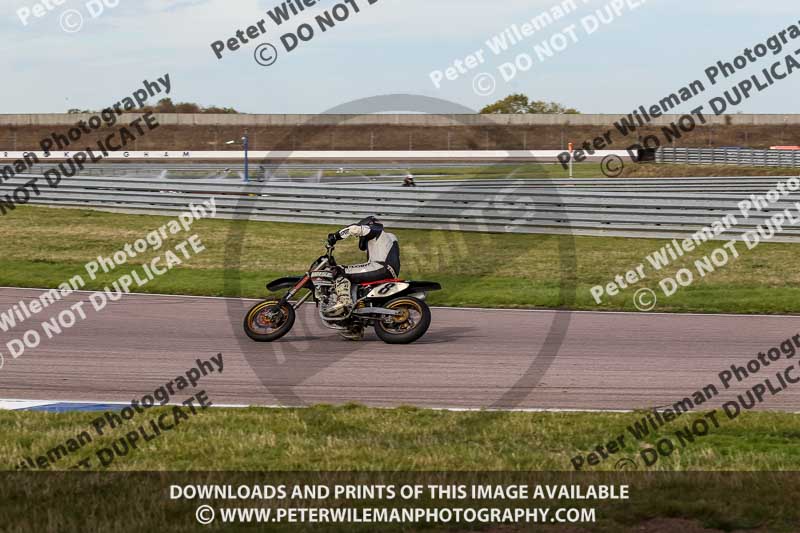 Rockingham no limits trackday;enduro digital images;event digital images;eventdigitalimages;no limits trackdays;peter wileman photography;racing digital images;rockingham raceway northamptonshire;rockingham trackday photographs;trackday digital images;trackday photos