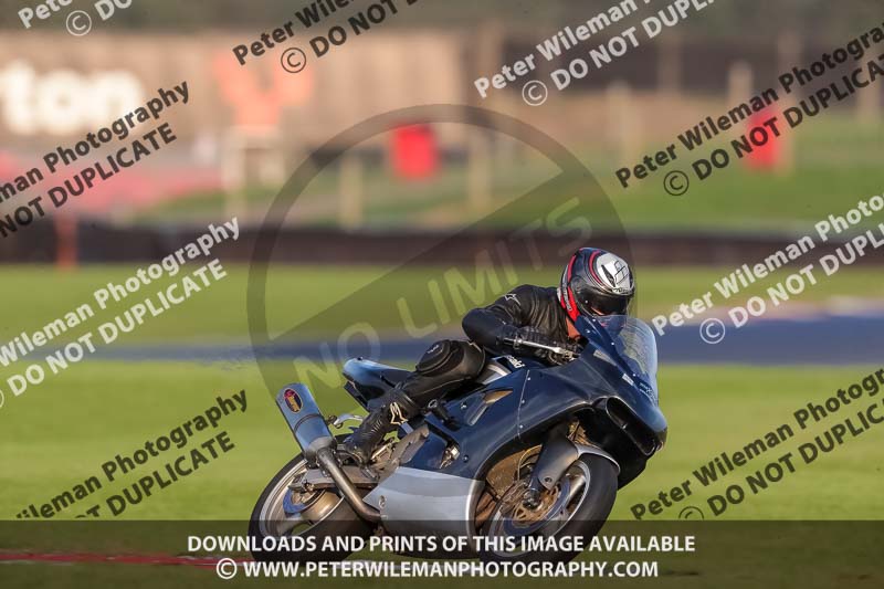 Rockingham no limits trackday;enduro digital images;event digital images;eventdigitalimages;no limits trackdays;peter wileman photography;racing digital images;rockingham raceway northamptonshire;rockingham trackday photographs;trackday digital images;trackday photos