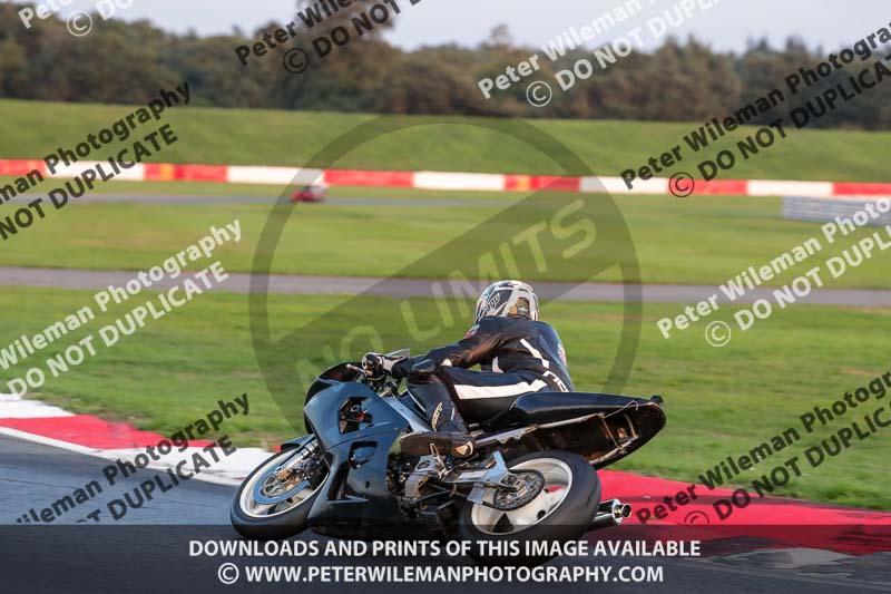 Rockingham no limits trackday;enduro digital images;event digital images;eventdigitalimages;no limits trackdays;peter wileman photography;racing digital images;rockingham raceway northamptonshire;rockingham trackday photographs;trackday digital images;trackday photos