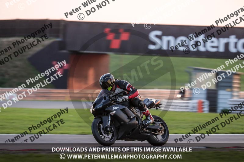 Rockingham no limits trackday;enduro digital images;event digital images;eventdigitalimages;no limits trackdays;peter wileman photography;racing digital images;rockingham raceway northamptonshire;rockingham trackday photographs;trackday digital images;trackday photos