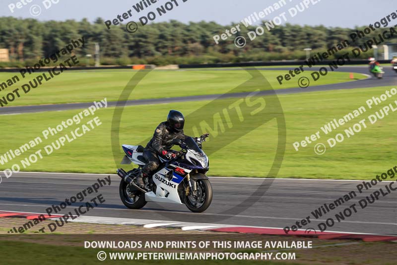 Rockingham no limits trackday;enduro digital images;event digital images;eventdigitalimages;no limits trackdays;peter wileman photography;racing digital images;rockingham raceway northamptonshire;rockingham trackday photographs;trackday digital images;trackday photos