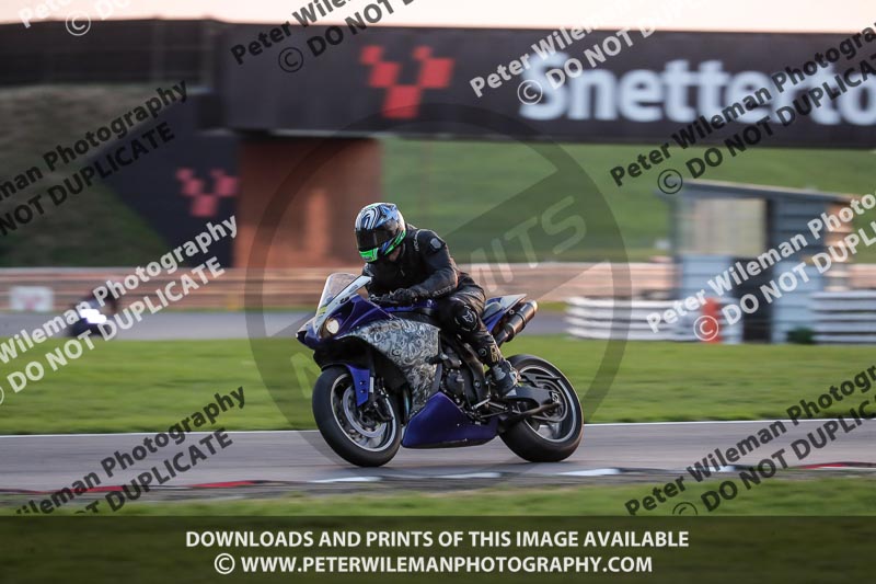 Rockingham no limits trackday;enduro digital images;event digital images;eventdigitalimages;no limits trackdays;peter wileman photography;racing digital images;rockingham raceway northamptonshire;rockingham trackday photographs;trackday digital images;trackday photos