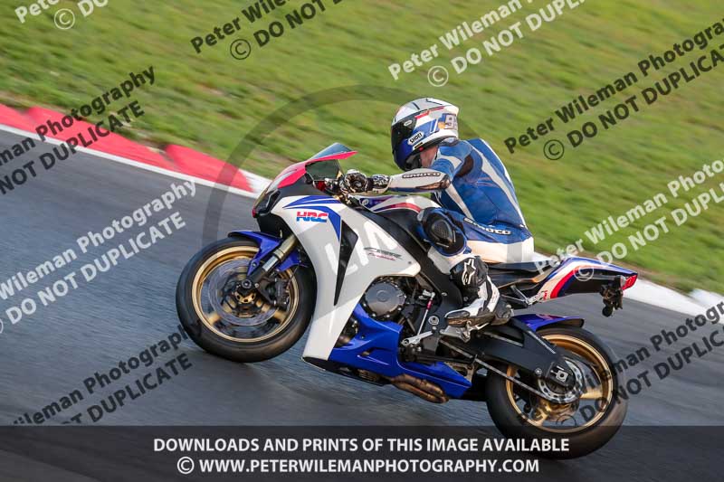 Rockingham no limits trackday;enduro digital images;event digital images;eventdigitalimages;no limits trackdays;peter wileman photography;racing digital images;rockingham raceway northamptonshire;rockingham trackday photographs;trackday digital images;trackday photos