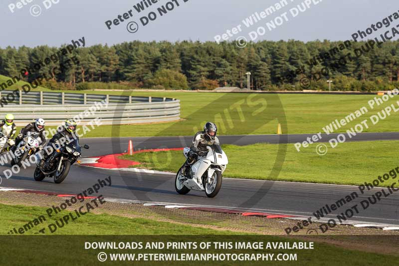 Rockingham no limits trackday;enduro digital images;event digital images;eventdigitalimages;no limits trackdays;peter wileman photography;racing digital images;rockingham raceway northamptonshire;rockingham trackday photographs;trackday digital images;trackday photos