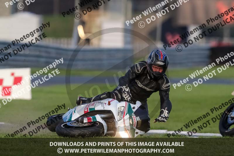 Rockingham no limits trackday;enduro digital images;event digital images;eventdigitalimages;no limits trackdays;peter wileman photography;racing digital images;rockingham raceway northamptonshire;rockingham trackday photographs;trackday digital images;trackday photos