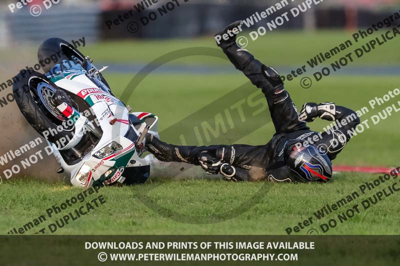 Rockingham no limits trackday;enduro digital images;event digital images;eventdigitalimages;no limits trackdays;peter wileman photography;racing digital images;rockingham raceway northamptonshire;rockingham trackday photographs;trackday digital images;trackday photos