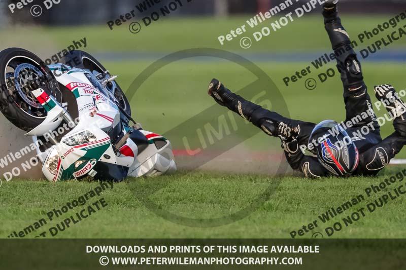 Rockingham no limits trackday;enduro digital images;event digital images;eventdigitalimages;no limits trackdays;peter wileman photography;racing digital images;rockingham raceway northamptonshire;rockingham trackday photographs;trackday digital images;trackday photos