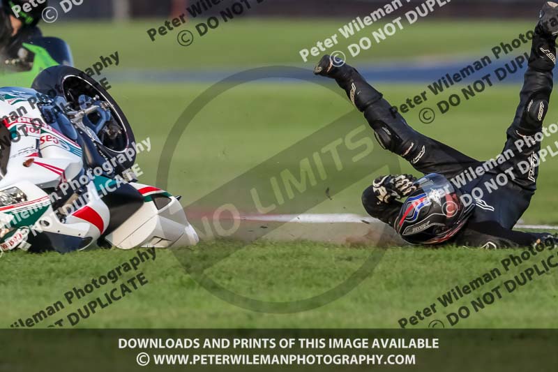 Rockingham no limits trackday;enduro digital images;event digital images;eventdigitalimages;no limits trackdays;peter wileman photography;racing digital images;rockingham raceway northamptonshire;rockingham trackday photographs;trackday digital images;trackday photos