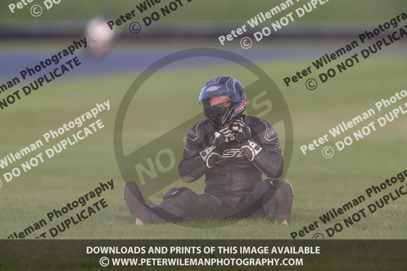 Rockingham no limits trackday;enduro digital images;event digital images;eventdigitalimages;no limits trackdays;peter wileman photography;racing digital images;rockingham raceway northamptonshire;rockingham trackday photographs;trackday digital images;trackday photos
