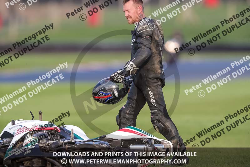 Rockingham no limits trackday;enduro digital images;event digital images;eventdigitalimages;no limits trackdays;peter wileman photography;racing digital images;rockingham raceway northamptonshire;rockingham trackday photographs;trackday digital images;trackday photos
