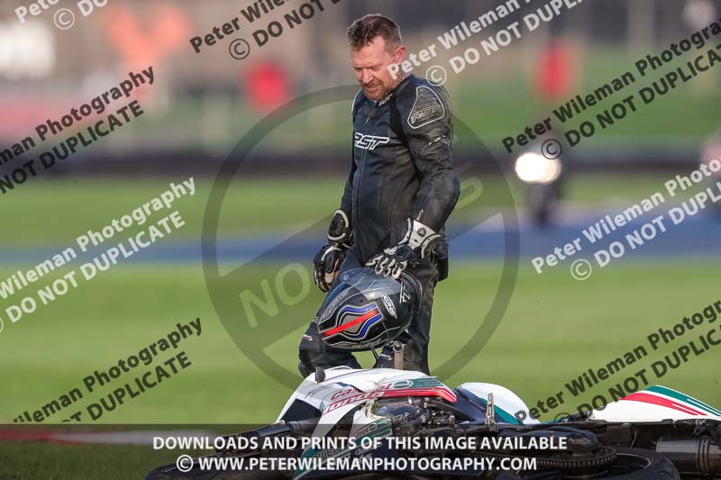 Rockingham no limits trackday;enduro digital images;event digital images;eventdigitalimages;no limits trackdays;peter wileman photography;racing digital images;rockingham raceway northamptonshire;rockingham trackday photographs;trackday digital images;trackday photos