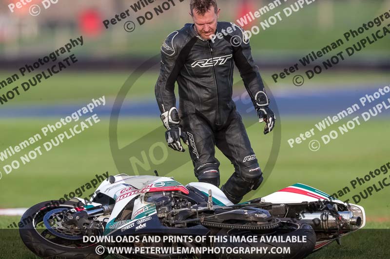 Rockingham no limits trackday;enduro digital images;event digital images;eventdigitalimages;no limits trackdays;peter wileman photography;racing digital images;rockingham raceway northamptonshire;rockingham trackday photographs;trackday digital images;trackday photos