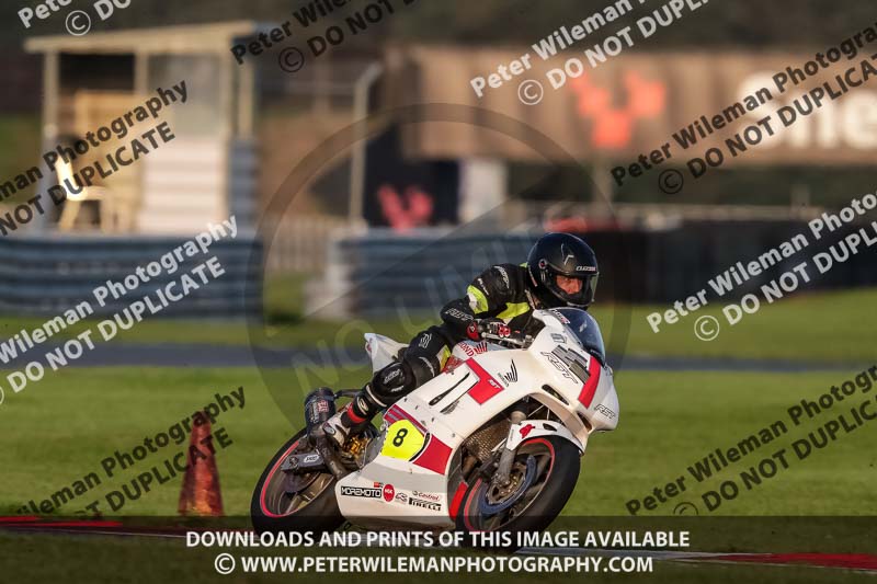 Rockingham no limits trackday;enduro digital images;event digital images;eventdigitalimages;no limits trackdays;peter wileman photography;racing digital images;rockingham raceway northamptonshire;rockingham trackday photographs;trackday digital images;trackday photos