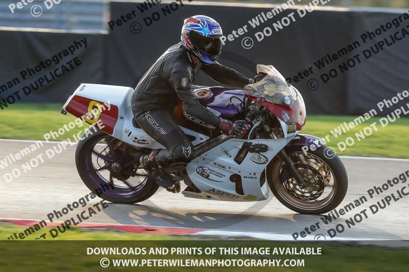 Rockingham no limits trackday;enduro digital images;event digital images;eventdigitalimages;no limits trackdays;peter wileman photography;racing digital images;rockingham raceway northamptonshire;rockingham trackday photographs;trackday digital images;trackday photos