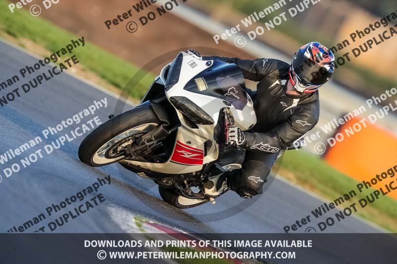 Rockingham no limits trackday;enduro digital images;event digital images;eventdigitalimages;no limits trackdays;peter wileman photography;racing digital images;rockingham raceway northamptonshire;rockingham trackday photographs;trackday digital images;trackday photos