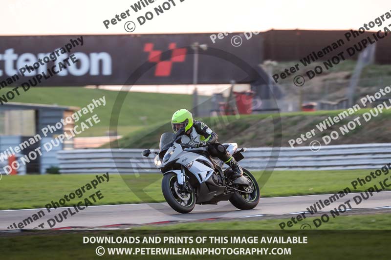 Rockingham no limits trackday;enduro digital images;event digital images;eventdigitalimages;no limits trackdays;peter wileman photography;racing digital images;rockingham raceway northamptonshire;rockingham trackday photographs;trackday digital images;trackday photos
