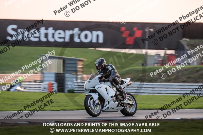 Rockingham no limits trackday;enduro digital images;event digital images;eventdigitalimages;no limits trackdays;peter wileman photography;racing digital images;rockingham raceway northamptonshire;rockingham trackday photographs;trackday digital images;trackday photos