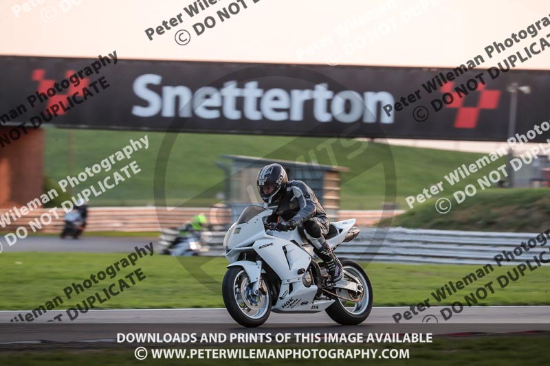 Rockingham no limits trackday;enduro digital images;event digital images;eventdigitalimages;no limits trackdays;peter wileman photography;racing digital images;rockingham raceway northamptonshire;rockingham trackday photographs;trackday digital images;trackday photos