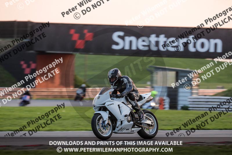 Rockingham no limits trackday;enduro digital images;event digital images;eventdigitalimages;no limits trackdays;peter wileman photography;racing digital images;rockingham raceway northamptonshire;rockingham trackday photographs;trackday digital images;trackday photos