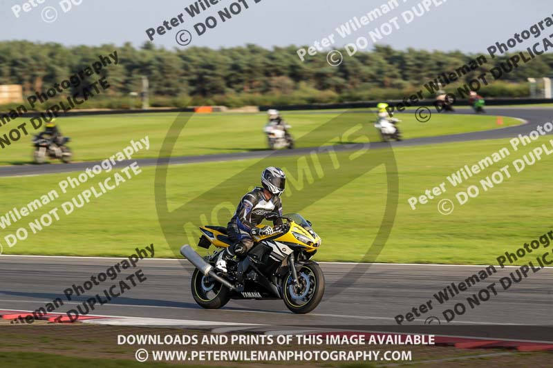 Rockingham no limits trackday;enduro digital images;event digital images;eventdigitalimages;no limits trackdays;peter wileman photography;racing digital images;rockingham raceway northamptonshire;rockingham trackday photographs;trackday digital images;trackday photos