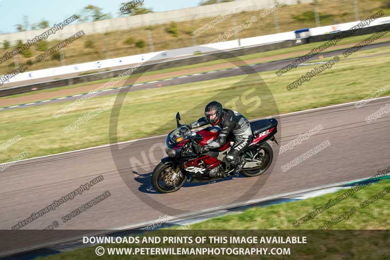 Rockingham no limits trackday;enduro digital images;event digital images;eventdigitalimages;no limits trackdays;peter wileman photography;racing digital images;rockingham raceway northamptonshire;rockingham trackday photographs;trackday digital images;trackday photos