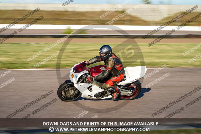 Rockingham no limits trackday;enduro digital images;event digital images;eventdigitalimages;no limits trackdays;peter wileman photography;racing digital images;rockingham raceway northamptonshire;rockingham trackday photographs;trackday digital images;trackday photos