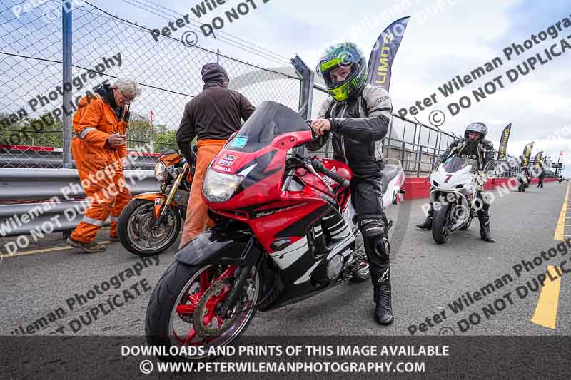 donington no limits trackday;donington park photographs;donington trackday photographs;no limits trackdays;peter wileman photography;trackday digital images;trackday photos