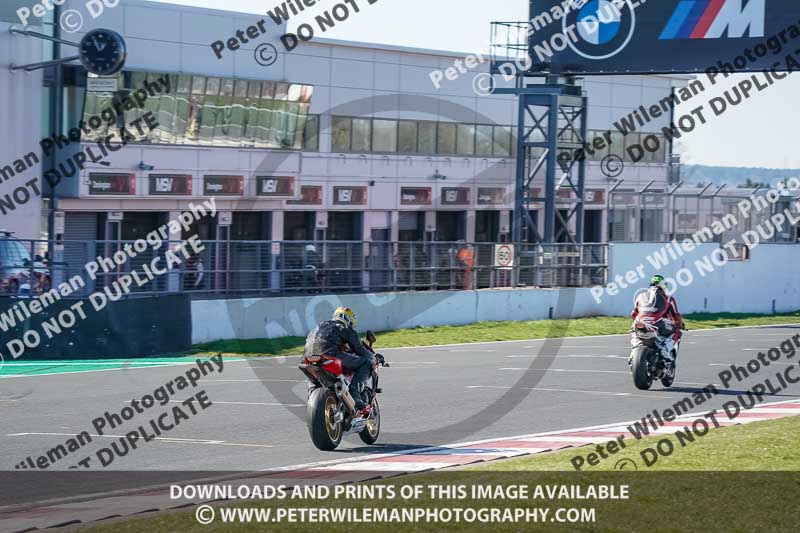 donington no limits trackday;donington park photographs;donington trackday photographs;no limits trackdays;peter wileman photography;trackday digital images;trackday photos